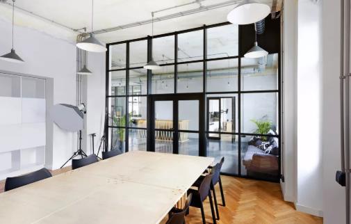 青島品牌管理有限公司法式輕奢風格辦公室裝修效果圖